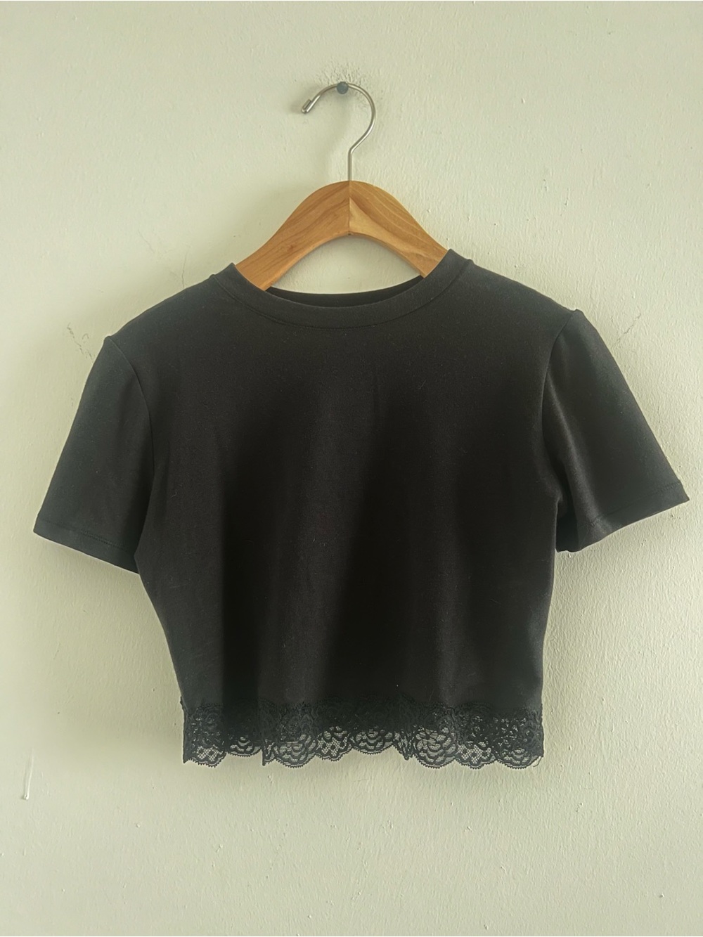 Millie Bobby Brown Black Lace Hem Crop Top Stretch Black Baby Tee Sz S